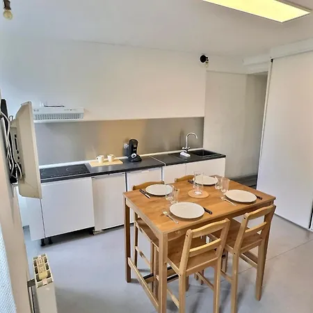 Wonderhost, Aux Abords De Beaumont