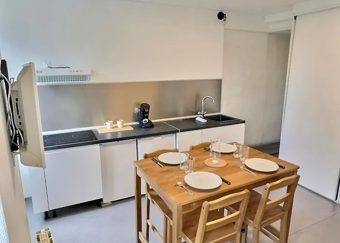 Wonderhost, Aux Abords De Beaumont